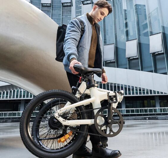 ADOの電動自転車の写真